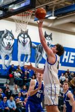 Chace Fornia had a great week of basketball. He scored 16 points against Canistota Jan. 10 and had 11 rebounds against Ponca Jan. 13. Photo by Peterman Sports Photography stevepeterman5@gmail.com