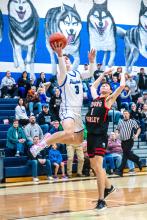 Garrett Merkley goes up for the game winning point for the Huskies Dec. 19 against Viborg-Hurley Cougars. Photo by Peterman Sports Photography stevepeterman5@gmail.com