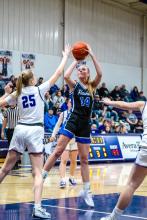 Bentlee Kollbaum fades back to make a jumper against Beresford Feb. 9. Photo by Peterman Sports Photography stevepeterman5@gmail.com