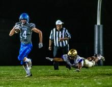 Grayson Girard takes off and gets away from a defender during the Huskies football game against Flandreau.