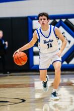 Chase Swanson led the Huskies in scoring on February 6, 2025. Ben Prouty brings the ball up the floor during EPJ’s home game versus DV. Photos by Peterman Sports Photography • stevepeterman5@gmail.com