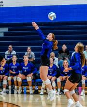 Kate Hayes works hard for the pass in EPJ’s match against top ranked Dell Rapids. Photo by Peterman Sports Photography • stevepeterman5@gmail.com