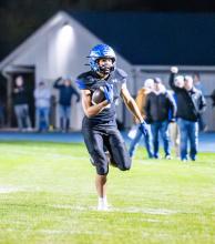 Aiden Hammitt scored multiple times for the Huskies and was EPJ’s leading rusher on Thursday, October 30, 2025. Photo by Peterman Sports Photography • stevepeterman5@gmail.com