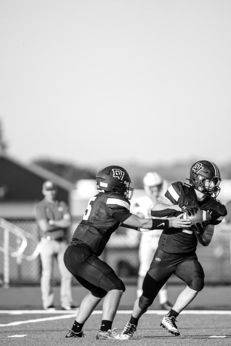 Ethan Anema hands off to Lake Kistner. Kistner ran 39 yards and had two touchdowns against Chamberlain Sept. 2. Photo by Peterman Sports Photography • photoman@iw.net