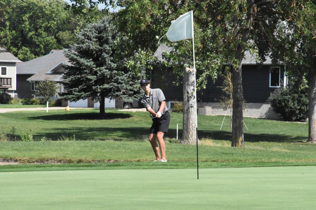 Dylan Lukken took 20th place with a score of 86 at the DAK-12 Conference meet in Vermillion. Submitted photo