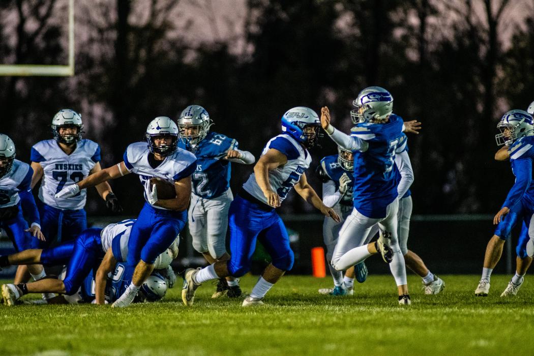Benjamin Swatek rushed 113 yards and had one touchdown against Bridgewater-Emery/ Ethan Oct. 14. Photo by Peterman Sports Photography • stevepeterman5@