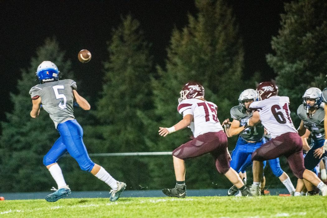 Devon Schmitz catches a pass from Noah McDermott and runs it in for a touchdown. Photo by Peterman Sports Photography • stevepeterman5@gmail.com