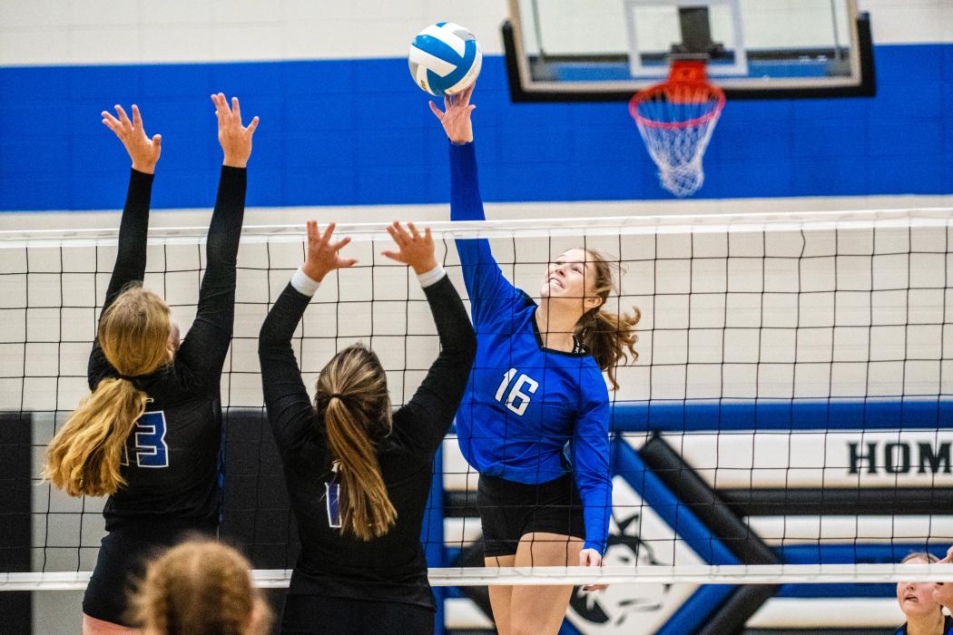 Natalie Heuertz pushes the ball over two Irene-Wakonda blockers for one of her 6 kills on the night. PhotobyPetermanSportsPhotography stevepeterman5@gmail.com