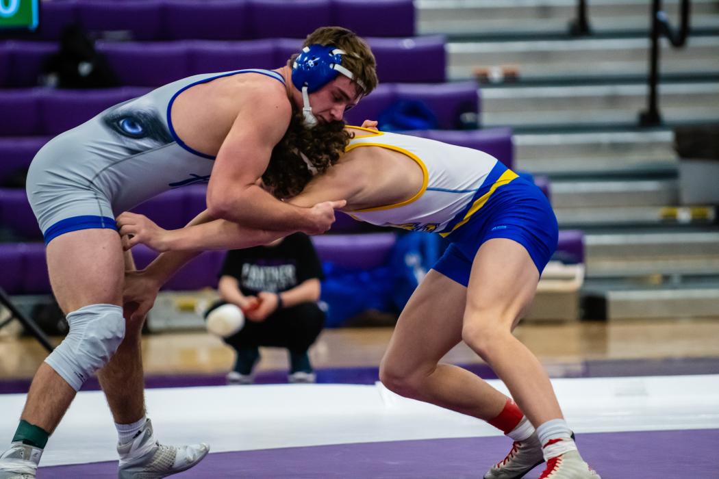 Ben Swatek (170 lbs) is having a good year. He took 1st place in his bracket at the Tri-Valley Invitational Jan. 14. He is pictured here grappling against Keaton Vessells of West Central at Dakota Valley. Photo by Peterman Sports Photography • stevepeterman5@gmail.com