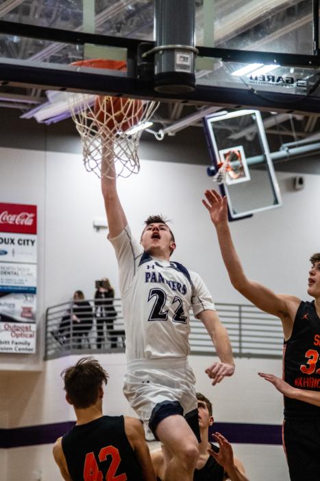 Preston Carlson makes a move to the hoop during the game against Sergeant Bluff-Luton. Photo by Peterman Sports Photography stevepeterman5@gmail.com