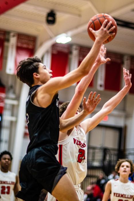 Luke Bruns drives to the basket against Vermillion Feb. 7. Photos by Peterman Sports Photography • stevepeterman5@gmail.com