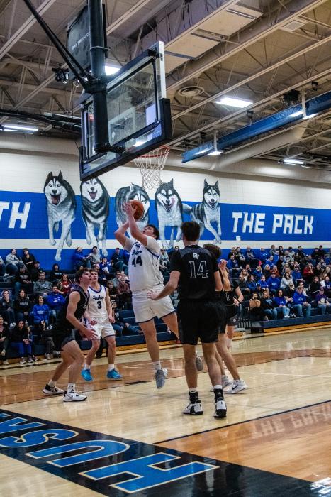Easton Kempf has been a force under the hoop for the Huskies. In the last three games, Kempf has scored 58 points. Photos by Peterman Sports Photography • stevepeterman5@gmail.com
