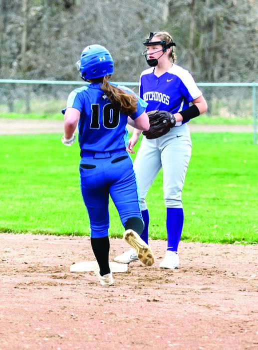 Cera Schmitz, safely stole 2nd base against Beresford April 14 in Elk Point. Photo by Peterman Sports Photography • stevepeterman5@gmail.com