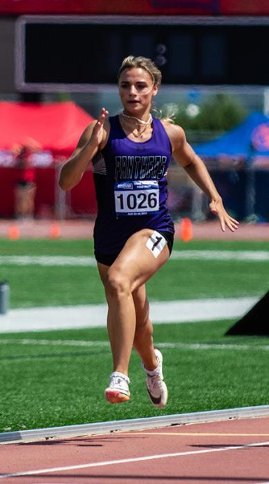 Silja Gunderson placed 15th in the preliminary round in the 100m dash. 