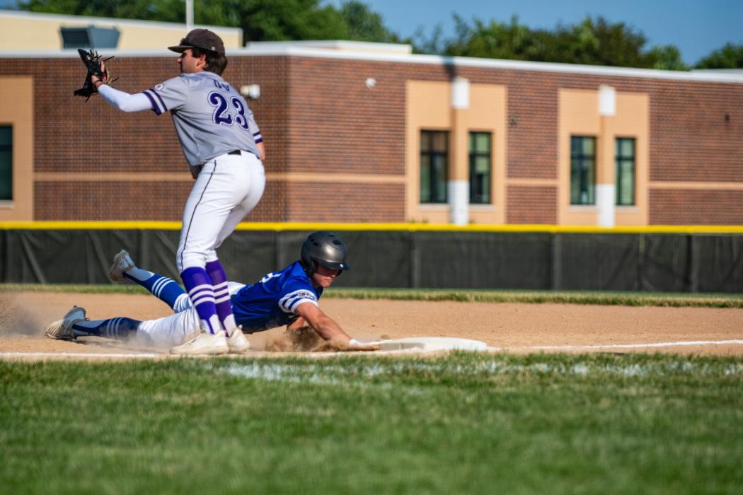 EPJ’s Evan Hailey safely makes it back to first base against the DV Panthers. Photo by Peterman Sports Photography • stevepeterman5@gmail.com