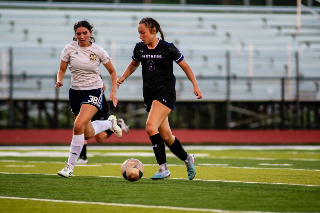 Isabella Mijangos works the ball away from aTea Area defender. All photos by Peterman Sports Photography stevepeterman5@gmail.com