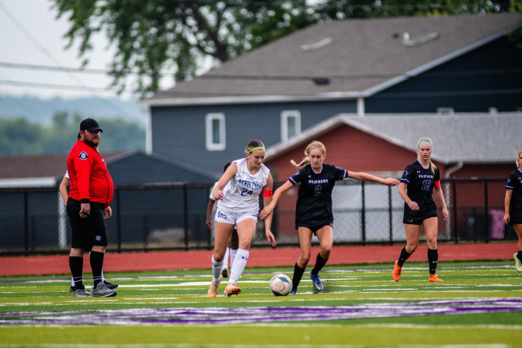 Lexi Stusse controls the ball against Garretson Sept. 9. Photos by Peterman Sports Photography • stevepeterman5@gmail.com