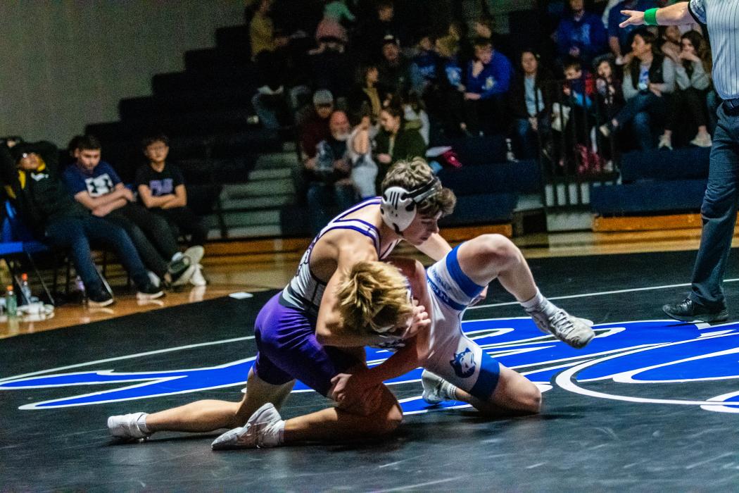 Cameron Curry won by an 8-3 decision over Beckett Fennel of Elk Point-Jefferson on Feb. 6. Photo by Peterman Sports Photography • stevepeterman5@gmail.com