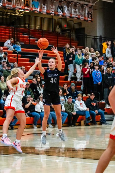 Freshman Ella Otten had a good game versus Lennox in DV’s season opener of girls basketball. Photo by Peterman Sports Photography • stevepeterman5@gmail.com
