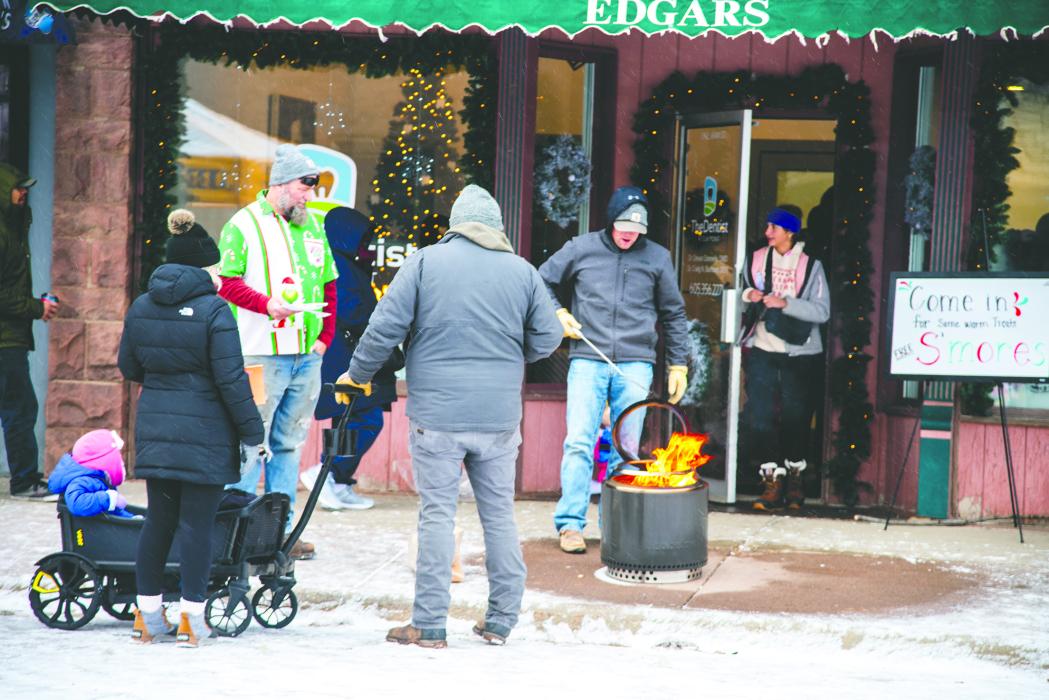 Holiday s’mores were available on Main Street in Elk Point on Saturday, November 30, 2024.  Photo by Peterman Sports Photography • stevepeterman5@gmail.com