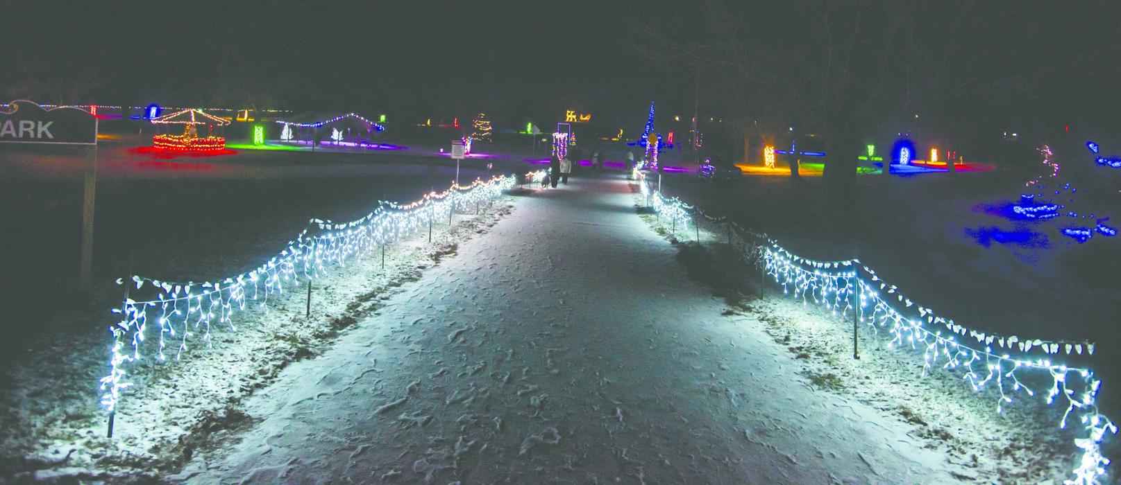 Elk Point is ready for the holidays after their Christmas Market on Saturday, November 30th. Photo by Peterman Sports Photography • stevepeterman5@gmail.com