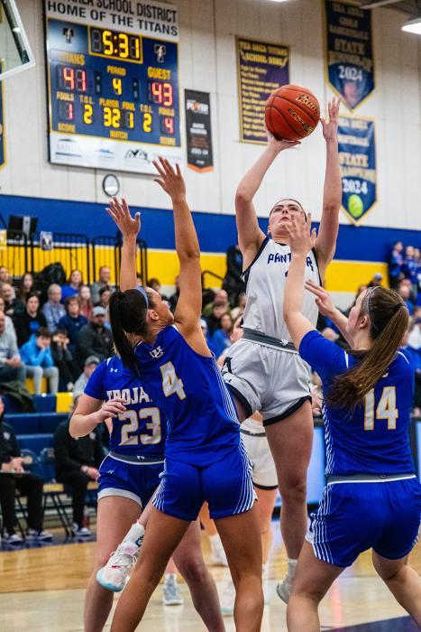 Cameryn Sommervold worked hard down low in DV’s SODAK 16 game versus the WC Trojans. Photos by Peterman Sports Photography • stevepeterman5@gmail.com
