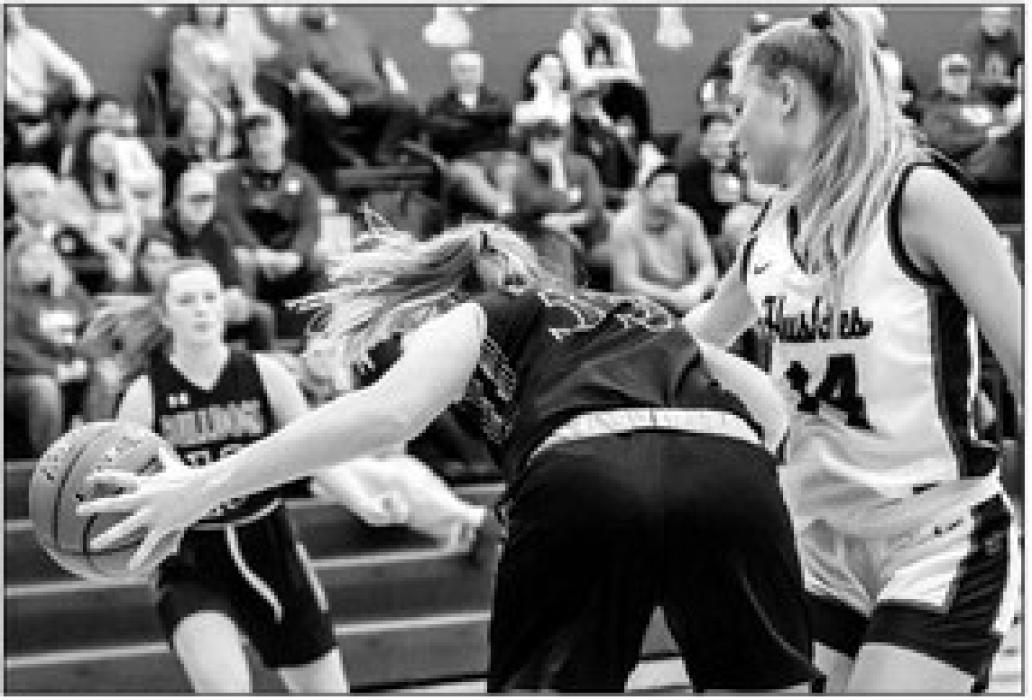 Bentlee Kollbaum played a tough defense against the Madison Bulldogs Dec. 10. Photo by Peterman Sports Photography stevepeterman5@gmail.com